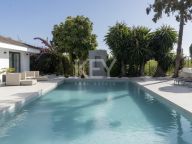 Villa for sale in Marbella East