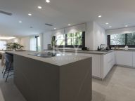 Villa for sale in Marbella East