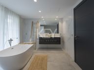 Villa for sale in Marbella East