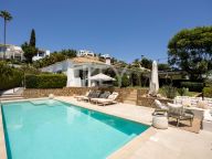 Villa for sale in Altos del Paraiso, Benahavis