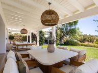 Villa for sale in Altos del Paraiso, Benahavis