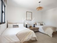 Villa for sale in Altos del Paraiso, Benahavis