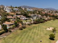 Villa for sale in Altos del Paraiso, Benahavis