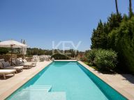 Villa for sale in Altos del Paraiso, Benahavis