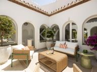 Villa for sale in Altos del Paraiso, Benahavis