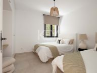 Villa for sale in Altos del Paraiso, Benahavis