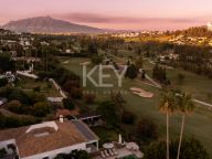 Villa for sale in Altos del Paraiso, Benahavis