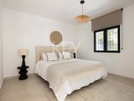 Villa for sale in Altos del Paraiso, Benahavis