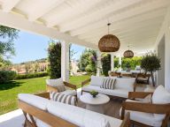 Villa for sale in Altos del Paraiso, Benahavis