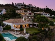 Villa for sale in Altos del Paraiso, Benahavis