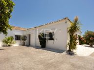 Villa for sale in Altos del Paraiso, Benahavis