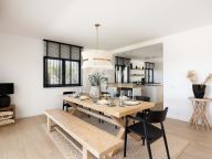 Villa for sale in Altos del Paraiso, Benahavis