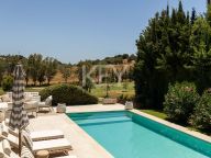 Villa for sale in Altos del Paraiso, Benahavis