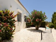 Villa for sale in Altos del Paraiso, Benahavis