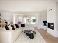 Villa for sale in Altos del Paraiso, Benahavis