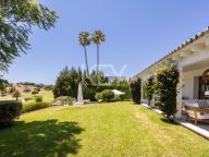 Villa for sale in Altos del Paraiso, Benahavis