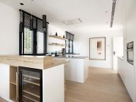 Villa for sale in Altos del Paraiso, Benahavis