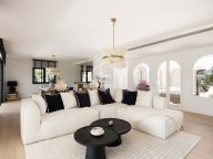 Villa for sale in Altos del Paraiso, Benahavis