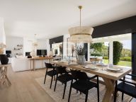 Villa for sale in Altos del Paraiso, Benahavis