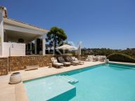 Villa for sale in Altos del Paraiso, Benahavis