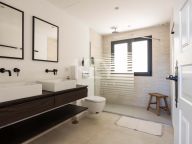 Villa for sale in Altos del Paraiso, Benahavis