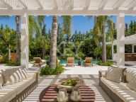 Villa for sale in Las Brisas, Nueva Andalucia