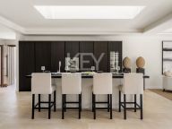 Villa for sale in Las Brisas, Nueva Andalucia