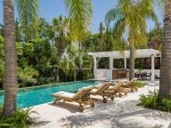 Villa for sale in Las Brisas, Nueva Andalucia