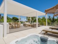 Villa for sale in Las Brisas, Nueva Andalucia