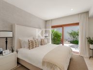 Villa for sale in Las Brisas, Nueva Andalucia