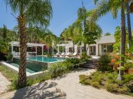 Villa for sale in Las Brisas, Nueva Andalucia