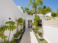 Villa for sale in Las Brisas, Nueva Andalucia