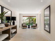 Villa for sale in Las Brisas, Nueva Andalucia