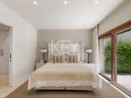 Villa for sale in Las Brisas, Nueva Andalucia