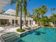 Villa for sale in Las Brisas, Nueva Andalucia