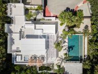 Villa for sale in Las Brisas, Nueva Andalucia