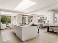 Villa for sale in Las Brisas, Nueva Andalucia