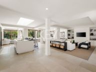 Villa for sale in Las Brisas, Nueva Andalucia