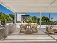 Villa for sale in Las Brisas, Nueva Andalucia