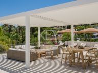 Villa for sale in Las Brisas, Nueva Andalucia