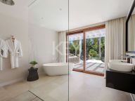 Villa for sale in Las Brisas, Nueva Andalucia