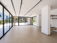 Villa for sale in Cortijo Blanco, San Pedro de Alcantara