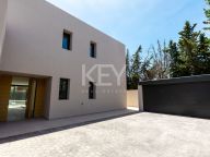 Villa for sale in Cortijo Blanco, San Pedro de Alcantara