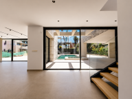 Villa for sale in Cortijo Blanco, San Pedro de Alcantara