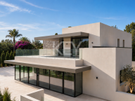 Villa for sale in Cortijo Blanco, San Pedro de Alcantara