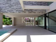 Villa for sale in Cortijo Blanco, San Pedro de Alcantara