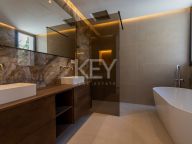 Villa for sale in Cortijo Blanco, San Pedro de Alcantara