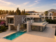 Villa for sale in Cortijo Blanco, San Pedro de Alcantara
