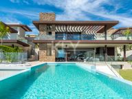 Villa for sale in La Alqueria, Benahavis