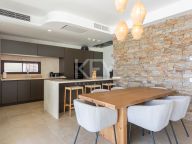 Villa for sale in La Alqueria, Benahavis